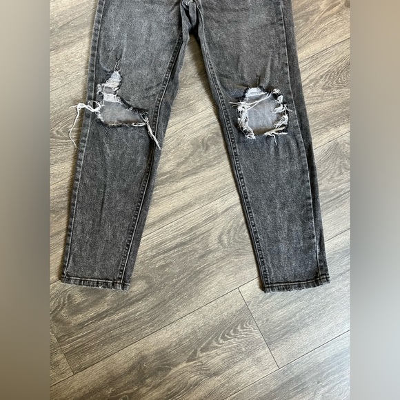 Wild Fable Highest Rise Distressed Mom Jean in grey. Size 00 - Picture 4 of 7
